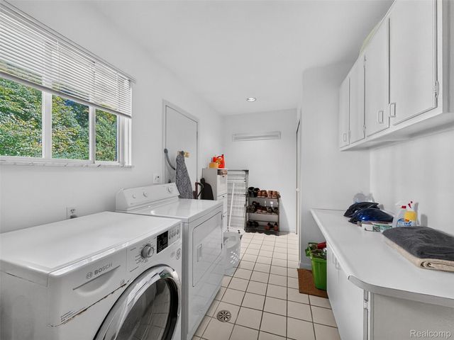 28256 Harwich Drive, Farmington Hills, MI 48334