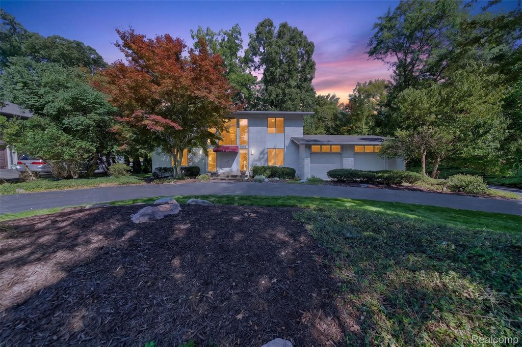 28256 Harwich Drive, Farmington Hills, MI 48334
