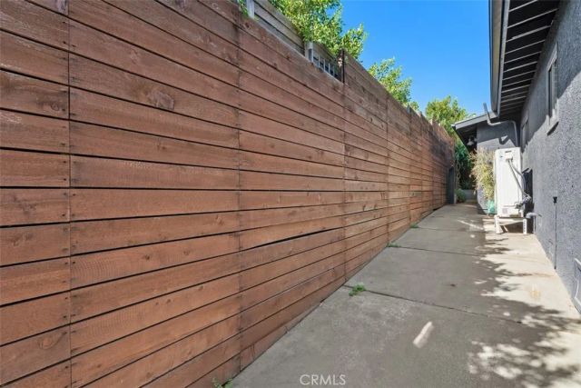 1925 Waterloo, Los Angeles, CA 90039