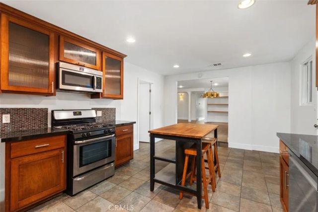 1925 Waterloo, Los Angeles, CA 90039
