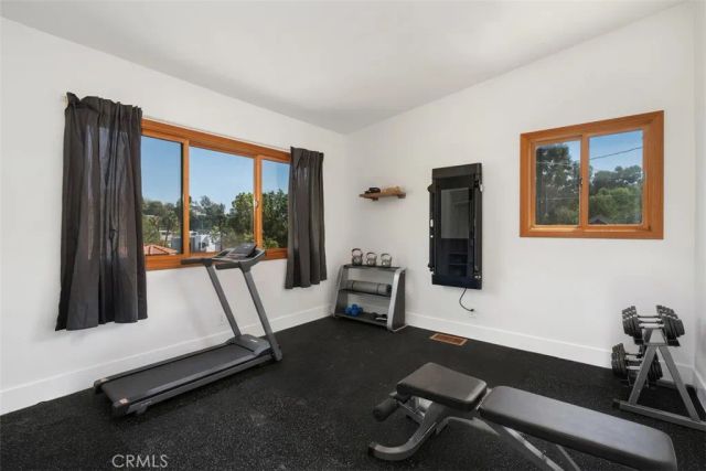 1925 Waterloo, Los Angeles, CA 90039