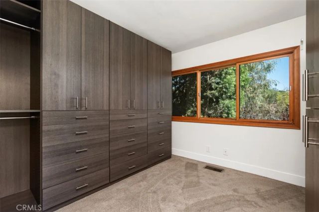 1925 Waterloo, Los Angeles, CA 90039