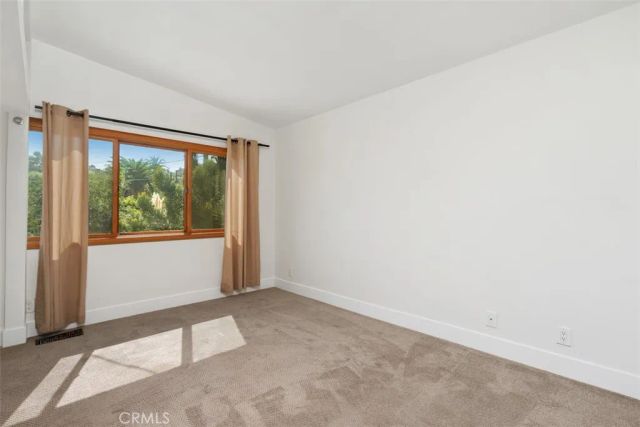 1925 Waterloo, Los Angeles, CA 90039