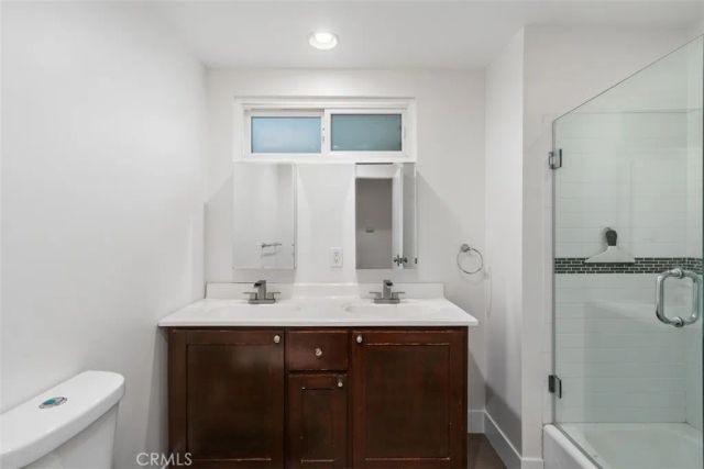 1925 Waterloo, Los Angeles, CA 90039