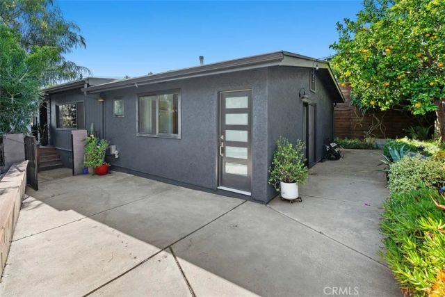 1925 Waterloo, Los Angeles, CA 90039