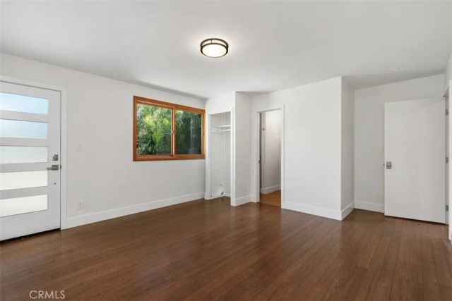 1925 Waterloo, Los Angeles, CA 90039