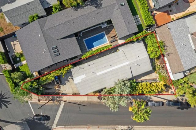 1925 Waterloo, Los Angeles, CA 90039