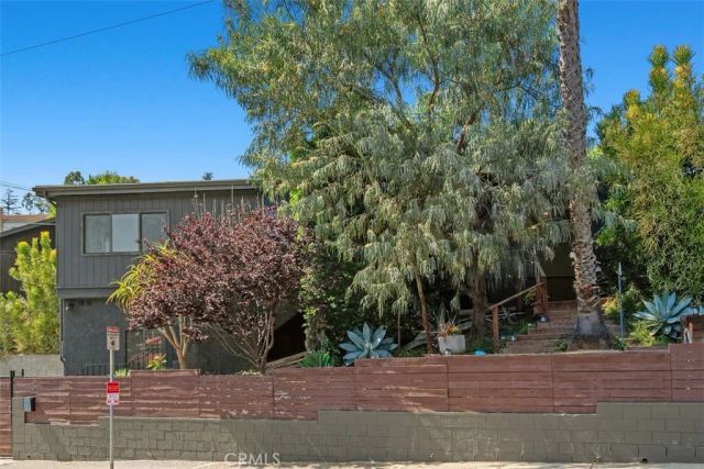 1925 Waterloo, Los Angeles, CA 90039