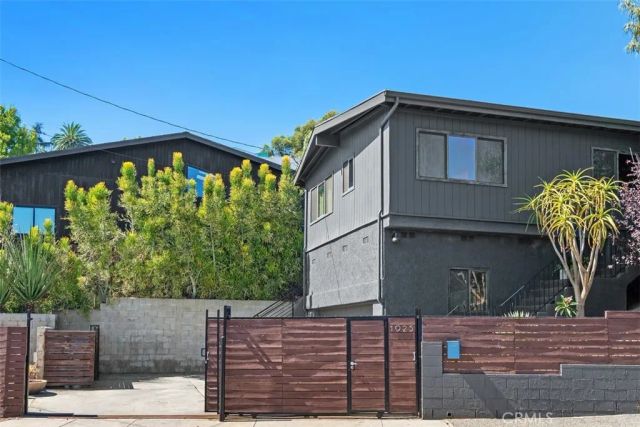 1925 Waterloo, Los Angeles, CA 90039