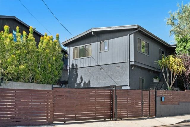 1925 Waterloo, Los Angeles, CA 90039