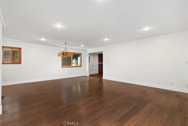 1925 Waterloo, Los Angeles, CA 90039