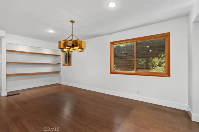 1925 Waterloo, Los Angeles, CA 90039