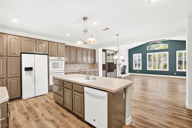 7220 Lake Farm Avenue, Las Vegas, NV 89131