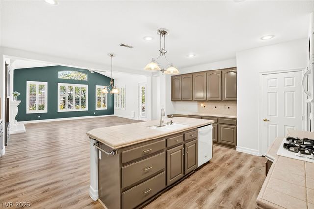 7220 Lake Farm Avenue, Las Vegas, NV 89131