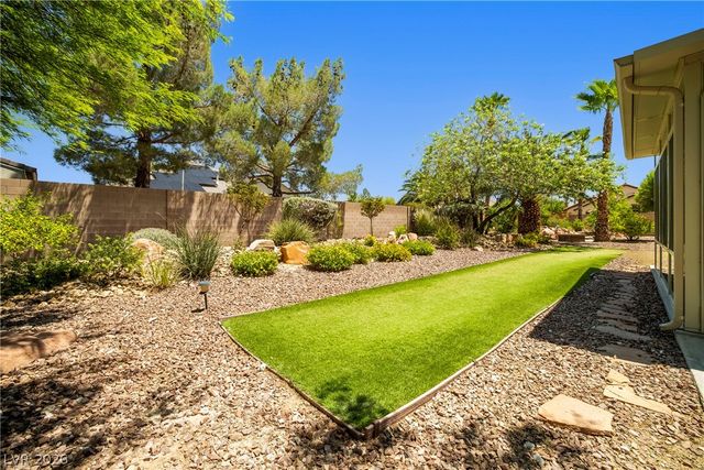 7220 Lake Farm Avenue, Las Vegas, NV 89131