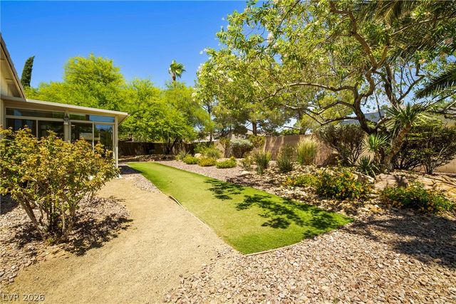 7220 Lake Farm Avenue, Las Vegas, NV 89131