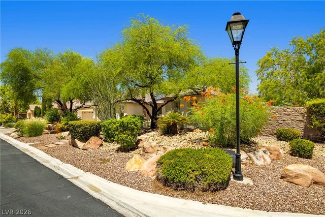 7220 Lake Farm Avenue, Las Vegas, NV 89131