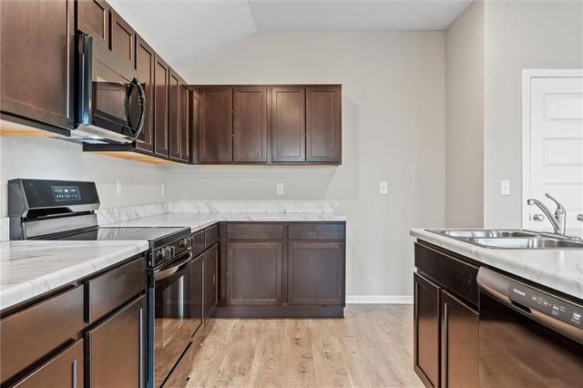 565 W Bluebird Street, Gardner, KS 66030