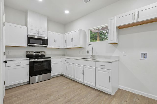 210 Flint Ridge ST, Bastrop, TX 78602