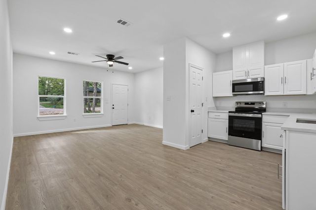 210 Flint Ridge ST, Bastrop, TX 78602