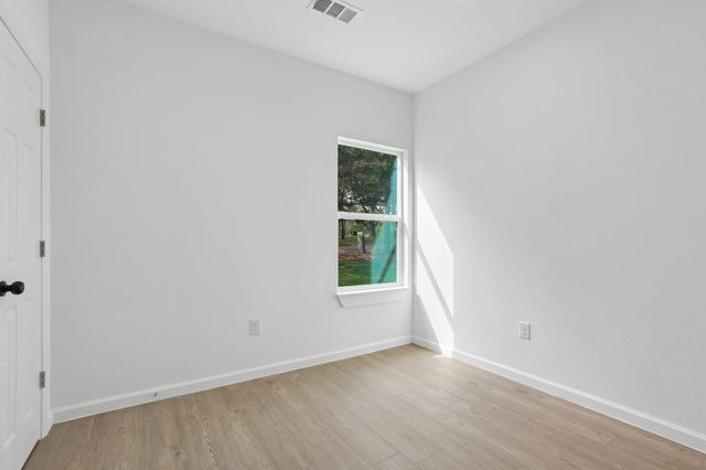 210 Flint Ridge ST, Bastrop, TX 78602