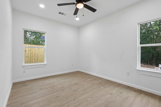 210 Flint Ridge ST, Bastrop, TX 78602