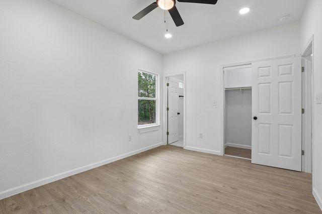210 Flint Ridge ST, Bastrop, TX 78602