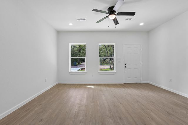 210 Flint Ridge ST, Bastrop, TX 78602