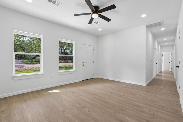 210 Flint Ridge ST, Bastrop, TX 78602