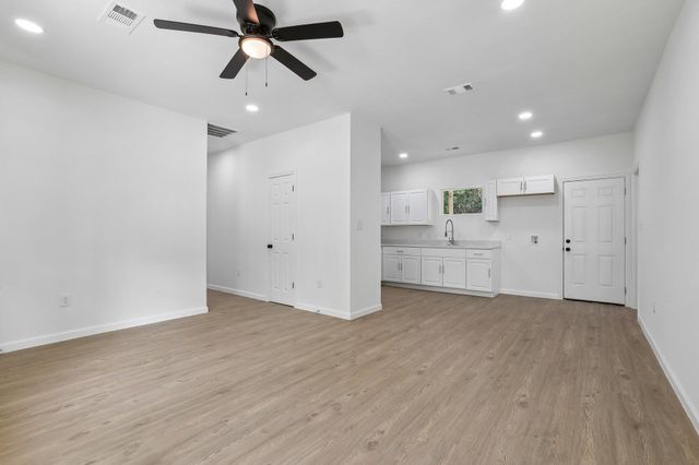 210 Flint Ridge ST, Bastrop, TX 78602