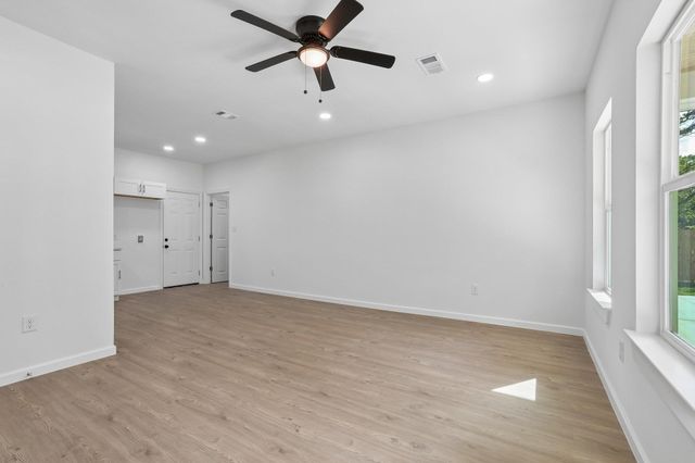 210 Flint Ridge ST, Bastrop, TX 78602