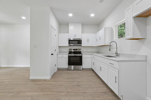 210 Flint Ridge ST, Bastrop, TX 78602