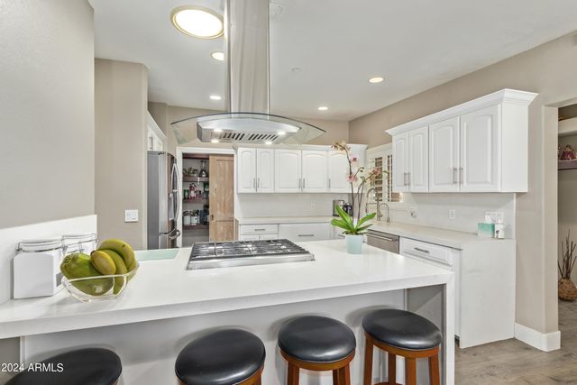 5028 N SCOTTSDALE Road, Paradise Valley, AZ 85253