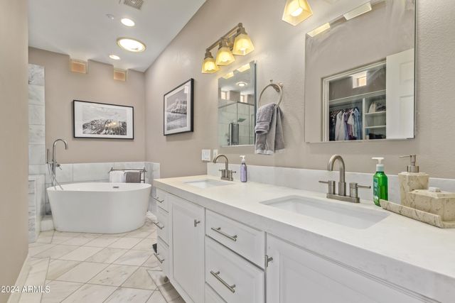 5028 N SCOTTSDALE Road, Paradise Valley, AZ 85253