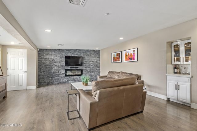 5028 N SCOTTSDALE Road, Paradise Valley, AZ 85253