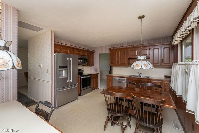 676 Wyleswood Drive, Berea, OH 44017