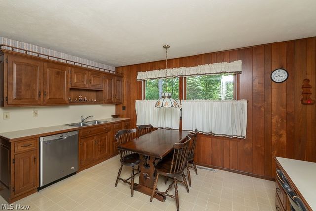 676 Wyleswood Drive, Berea, OH 44017