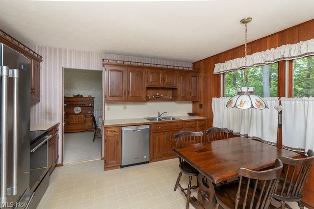 676 Wyleswood Drive, Berea, OH 44017