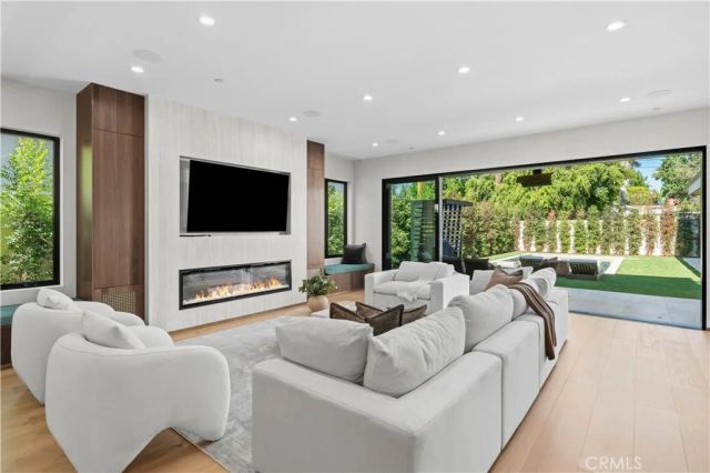 4842 Fulton Avenue, Sherman Oaks, CA 91423
