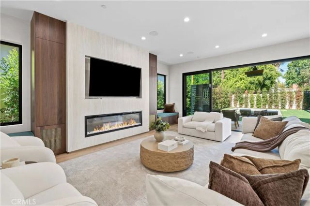 4842 Fulton Avenue, Sherman Oaks, CA 91423