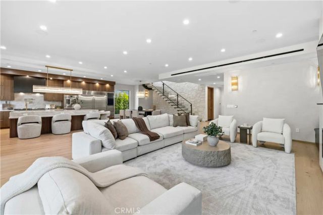 4842 Fulton Avenue, Sherman Oaks, CA 91423