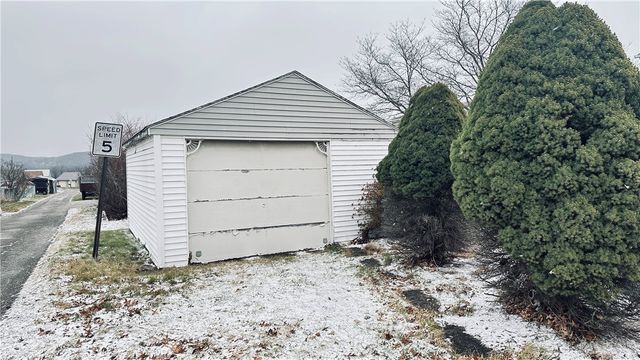 840 Meadow Ave, Monaca, PA 15061