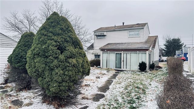 840 Meadow Ave, Monaca, PA 15061