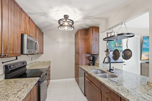 316 Riverdale Road, Palm Springs, FL 33461