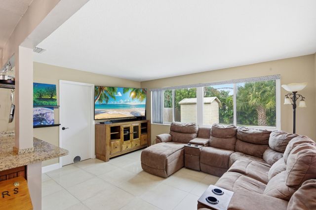 316 Riverdale Road, Palm Springs, FL 33461