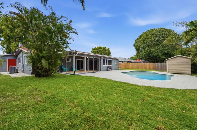 316 Riverdale Road, Palm Springs, FL 33461
