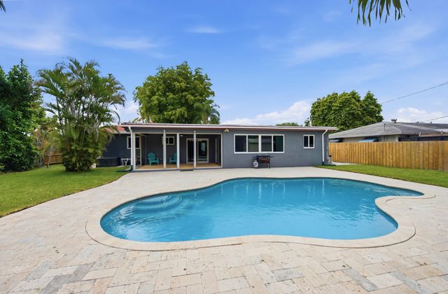316 Riverdale Road, Palm Springs, FL 33461