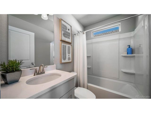 46565 Avery Ln, Bennett, CO 80022