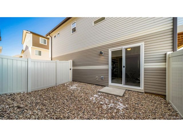 46565 Avery Ln, Bennett, CO 80022