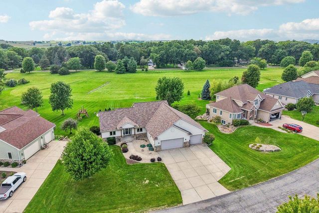 6487 Harvest Moon Court, Waunakee, WI 53597